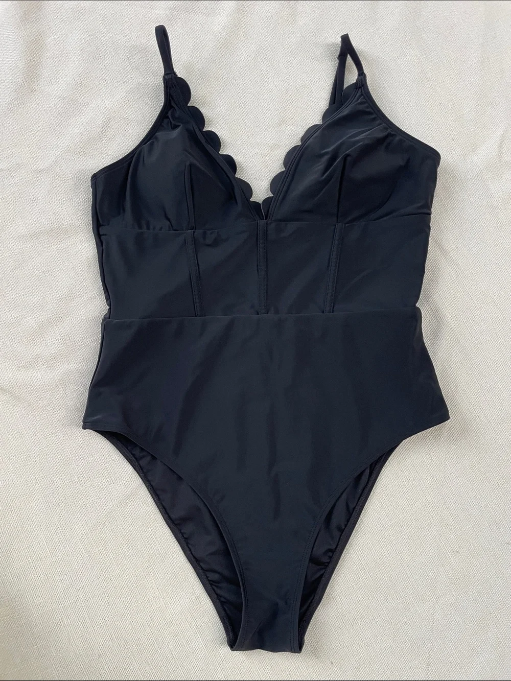 Scallop Edge One-Piece Swimsuit - Black